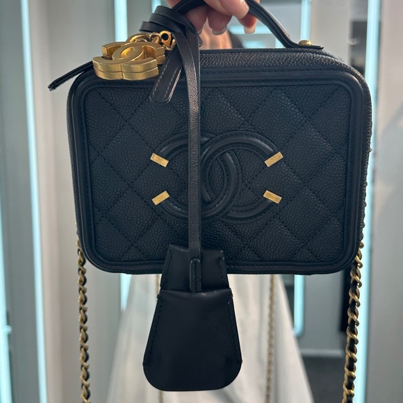 Chanel vanity - Picture 1 of 6